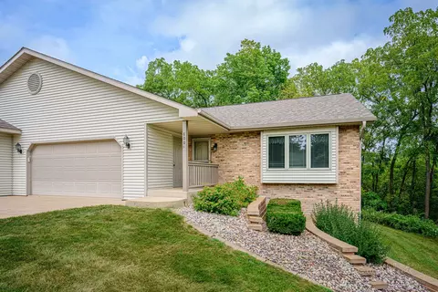 800 Shadow Bluff Dr, Galena, IL 61036