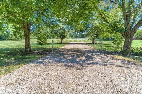 11 Barrington Hills Rd, Barrington Hills, IL 60010