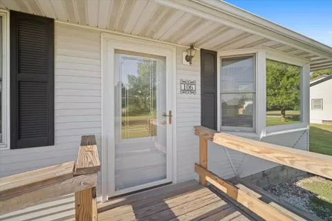 106 E Field St, Secor, IL 61771 photo 3