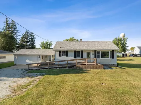 106 E Field St, Secor, IL 61771
