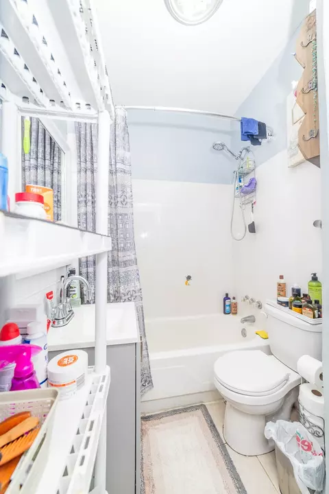 Bath - 11266 S Champlain Ave, Chicago, IL 60628 photo 1 of 3