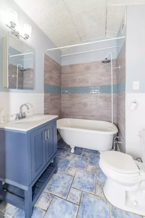 Bath - 11266 S Champlain Ave, Chicago, IL 60628 photo 3 of 3