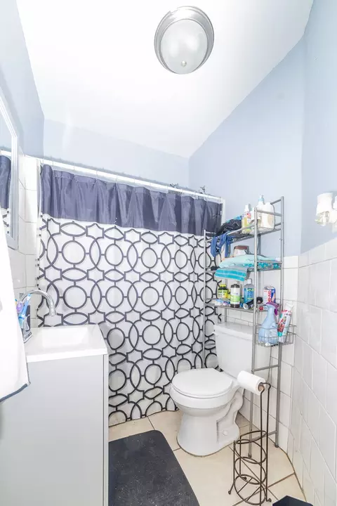 Bath - 11266 S Champlain Ave, Chicago, IL 60628 photo 2 of 3