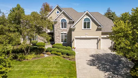 2528 Saddlebrook Dr, Naperville, IL 60564