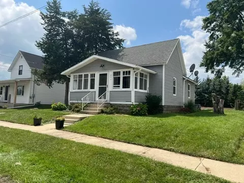 254 South St, Burlington, IL 60109