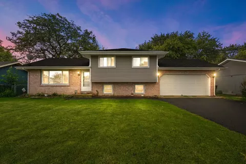 28 W581 Donald Ave, West Chicago, IL 60185