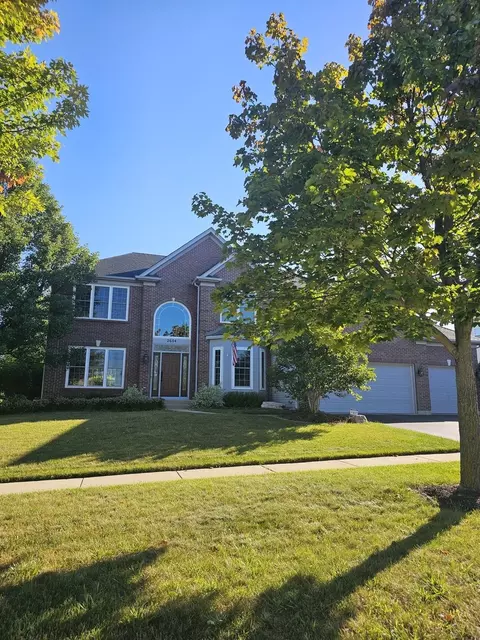 2604 Oak Dr, West Dundee, IL 60118