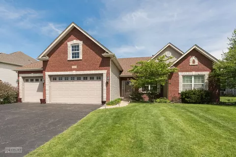 592 Poplar Dr, Yorkville, IL 60560