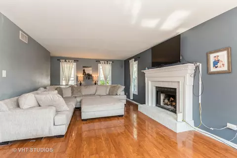 6906 Applegate Dr, Plainfield, IL 60586 photo 3