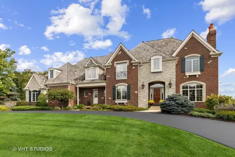 5704 Meadowbrook Ln, Crystal Lake, IL 60014