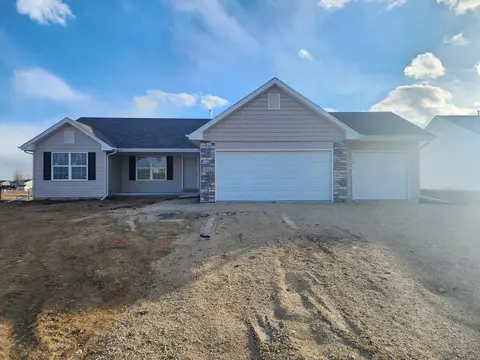 202 Autumnwood Ln, Davis Junction, IL 61020