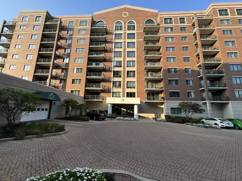 750 Pearson St #605, Des Plaines, IL 60016