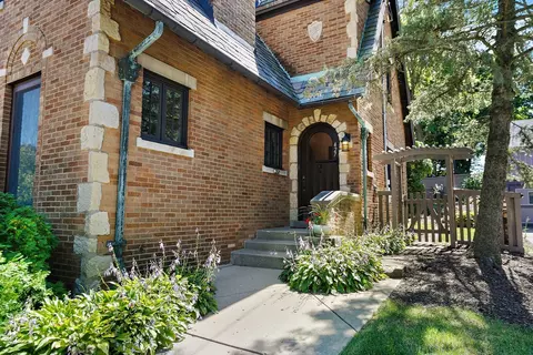 427 Du Page St, Elgin, IL 60120 photo 4
