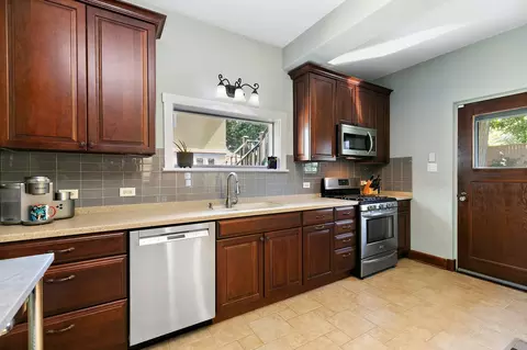 427 Du Page St, Elgin, IL 60120 photo 14