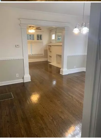 Living - 2515 E 72nd Pl, Chicago, IL 60649 photo 2 of 3