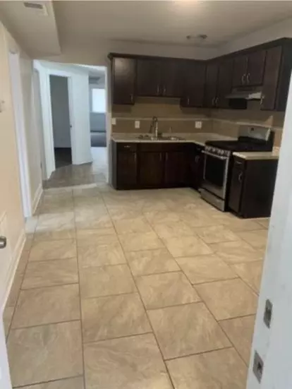 Kitchen - 2515 E 72nd Pl, Chicago, IL 60649 photo 2 of 4