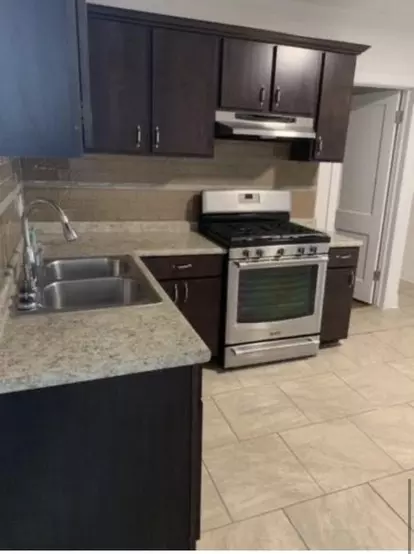 Kitchen - 2515 E 72nd Pl, Chicago, IL 60649 photo 3 of 4