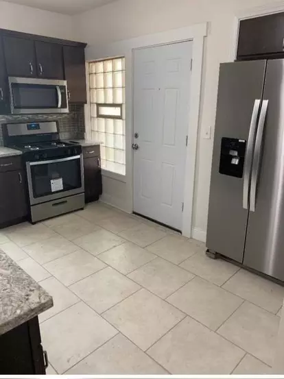 Kitchen - 2515 E 72nd Pl, Chicago, IL 60649 photo 4 of 4