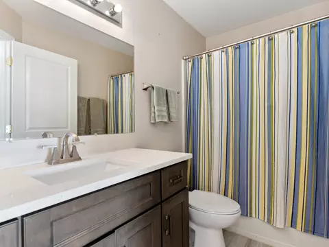 Bath - 1615 Spaulding Rd #517, Bartlett, IL 60103 photo 3 of 3
