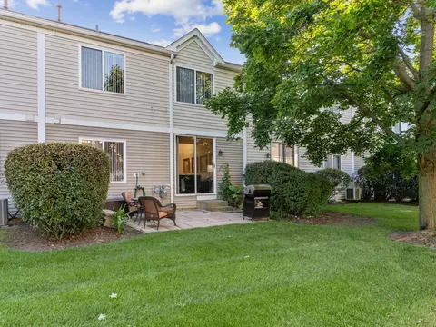 Exterior - 1615 Spaulding Rd #517, Bartlett, IL 60103 photo 5 of 5