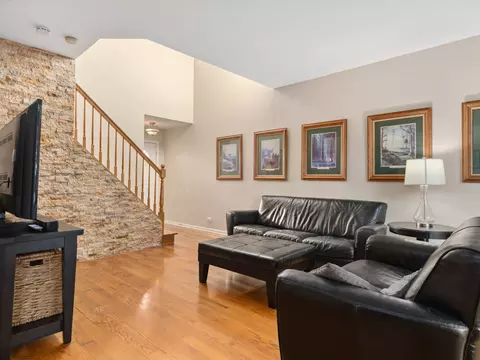 Living - 1615 Spaulding Rd #517, Bartlett, IL 60103 photo 1 of 3