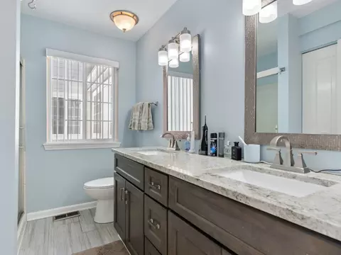 Bath - 1615 Spaulding Rd #517, Bartlett, IL 60103 photo 2 of 3