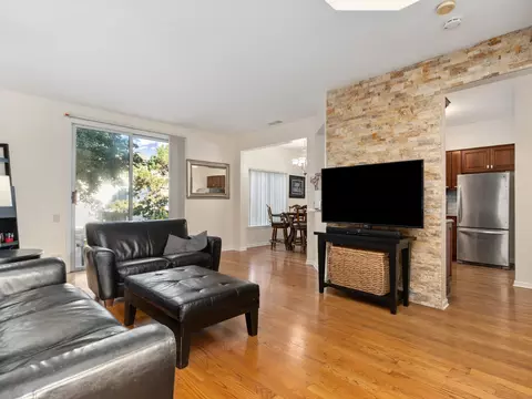 Living - 1615 Spaulding Rd #517, Bartlett, IL 60103 photo 3 of 3