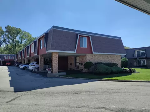 27 Cour De La Reine Ct #27, Palos Hills, IL 60465