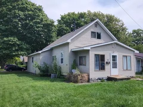 300 S High St, Le Roy, IL 61752