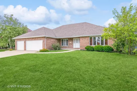 11724 Golden Gate Dr, Mokena, IL 60448