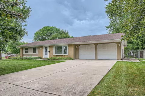 310 Desmond Dr, Schaumburg, IL 60193