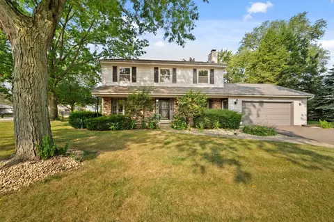 605 Carriage Dr, Batavia, IL 60510