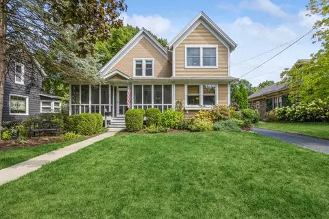 39 S Caroline St, Crystal Lake, IL 60014
