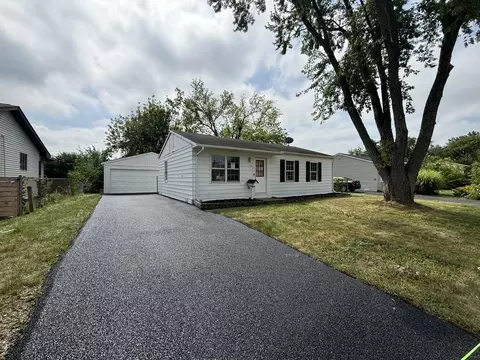 121 Hickory Ave, Streamwood, IL 60107