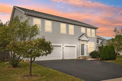 1330 S Dalton Dr, Round Lake, IL 60073