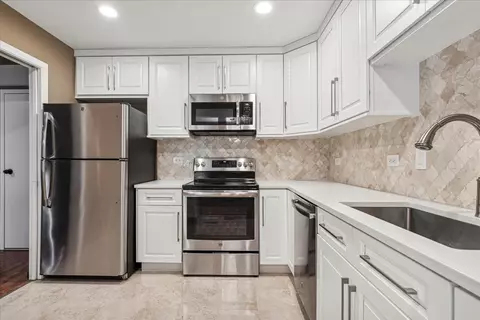 1621 Winnetka Rd, Glenview, IL 60025 photo 3