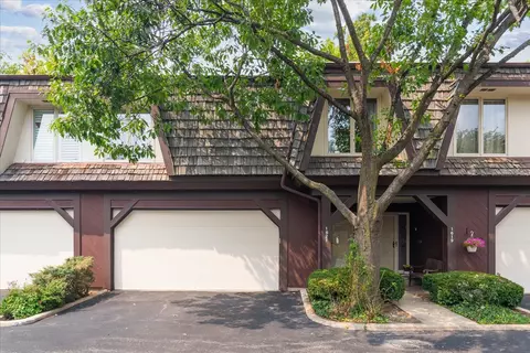 1621 Winnetka Rd, Glenview, IL 60025