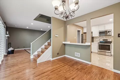 1621 Winnetka Rd, Glenview, IL 60025 photo 5