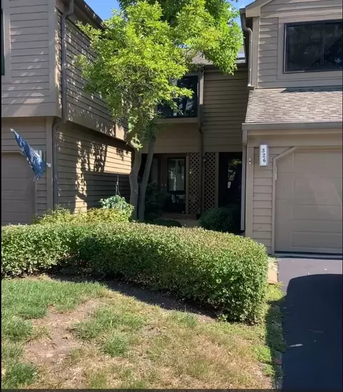 326 Indian Pt, Lake Barrington, IL 60010