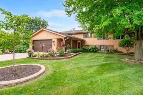 602 Deerpath Rd, Harvard, IL 60033