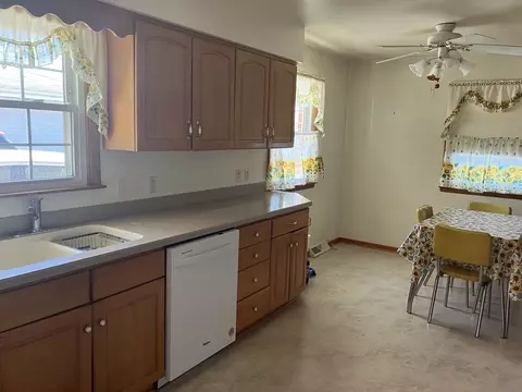 Kitchen - 543 Chaney Ave, Crest Hill, IL 60403 photo 2 of 4