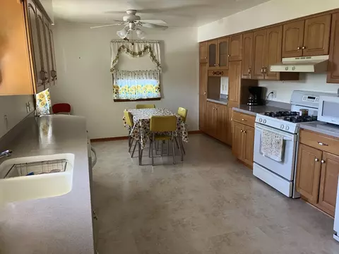 Kitchen - 543 Chaney Ave, Crest Hill, IL 60403 photo 1 of 4