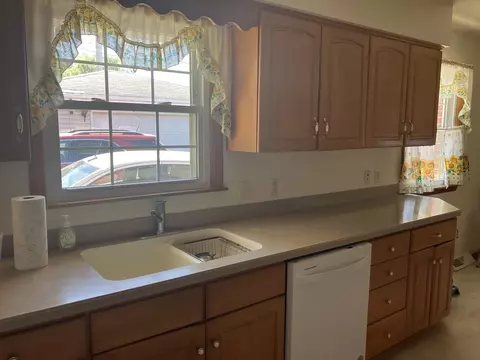 Kitchen - 543 Chaney Ave, Crest Hill, IL 60403 photo 3 of 4