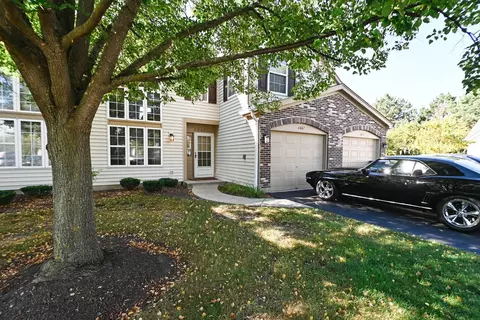 6867 Chesapeake Ct, Gurnee, IL 60031