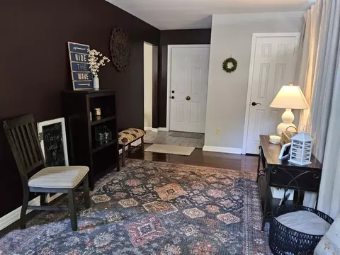 Entry Way - 611 E Mill St, Bloomington, IL 61701 photo 1 of 3