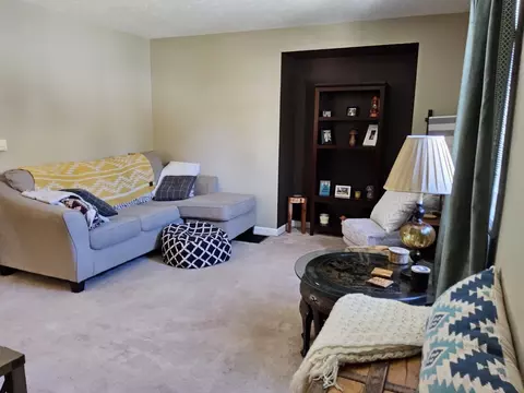 Living - 611 E Mill St, Bloomington, IL 61701 photo 1 of 2