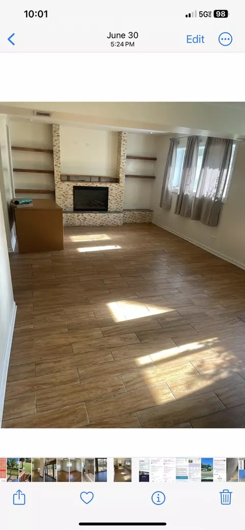 Living - 535 Northview Ln, Hoffman Estates, IL 60169 photo 1 of 2