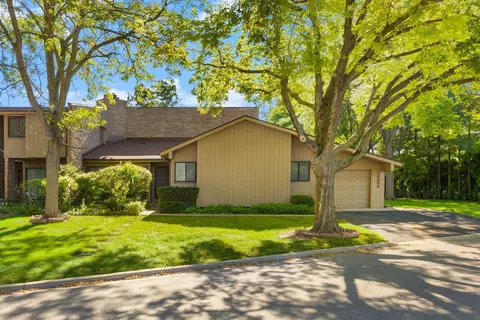 2 S655 Emerald Green Dr, Warrenville, IL 60555