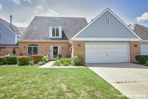5627 Chesapeake Dr, Mchenry, IL 60050