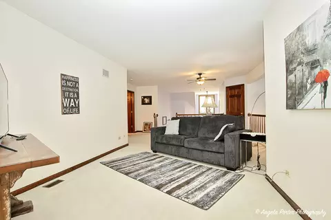 5627 Chesapeake Dr, Mchenry, IL 60050 photo 4